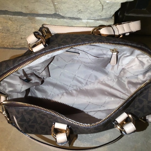 Michael Kors Mini Duffel Crossbody or Handbag - Picture 9 of 9